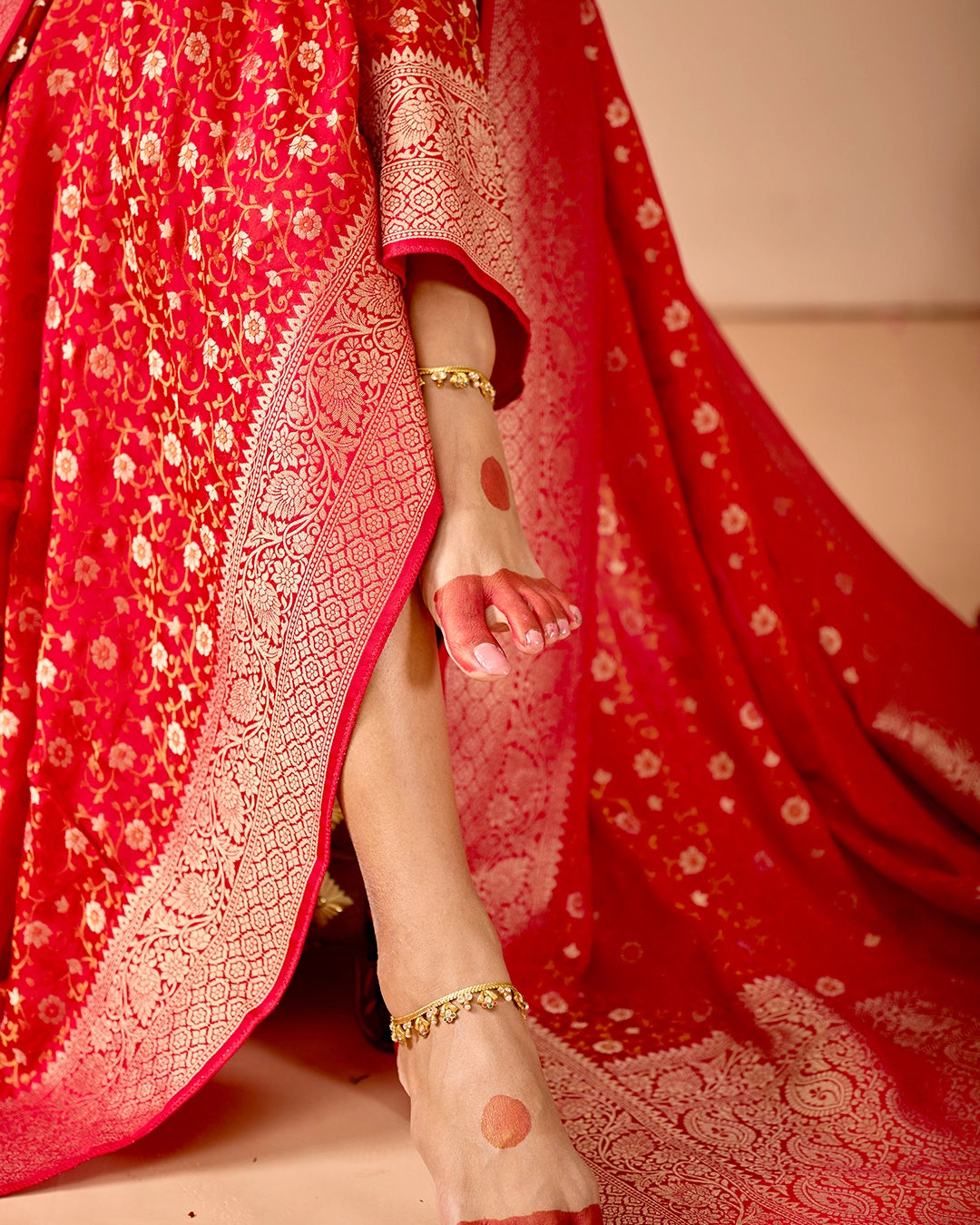 Red Pure Banarasi Saree with Floral Jangla Tanchoi Weaves