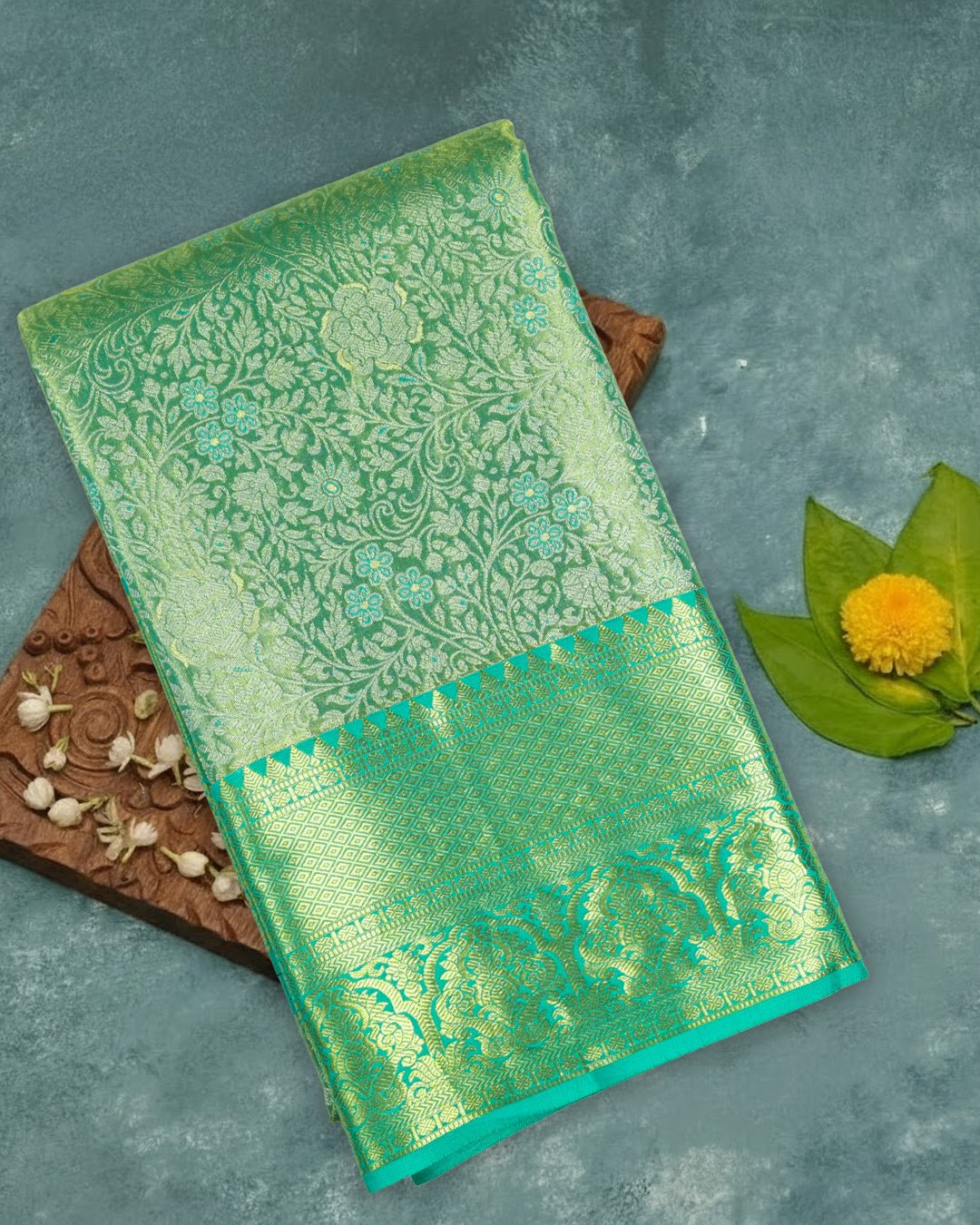 Green Pure Kanjivaram Saree with Floral Jaal, Fine Zari and Rich Border - katansi