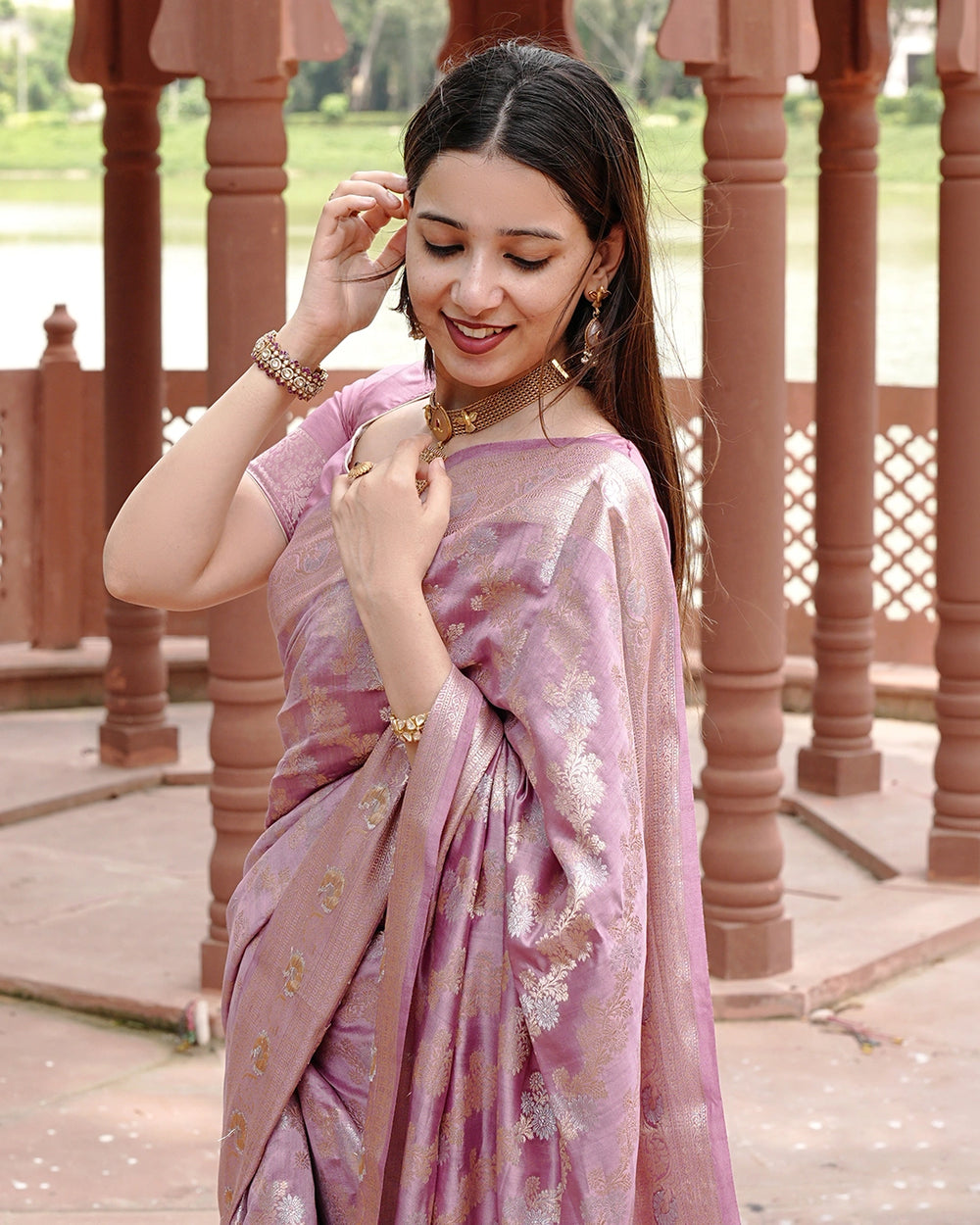 Lilac Pure Banarasi Saree with Elegant Floral Weaving