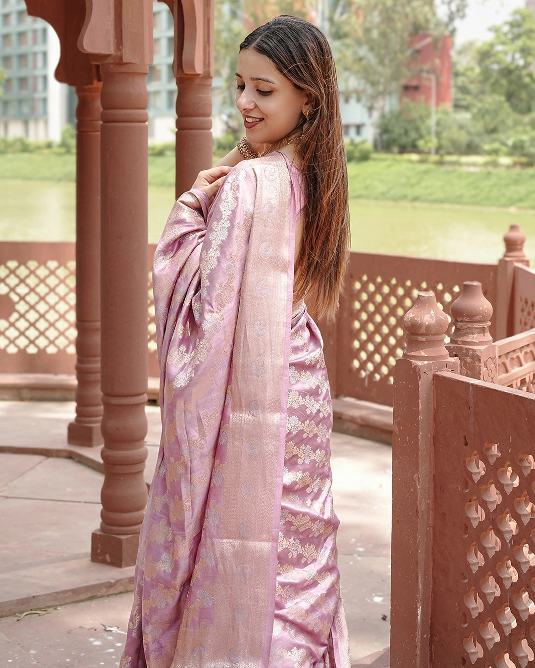 Lilac Pure Banarasi Saree with Elegant Floral Weaving