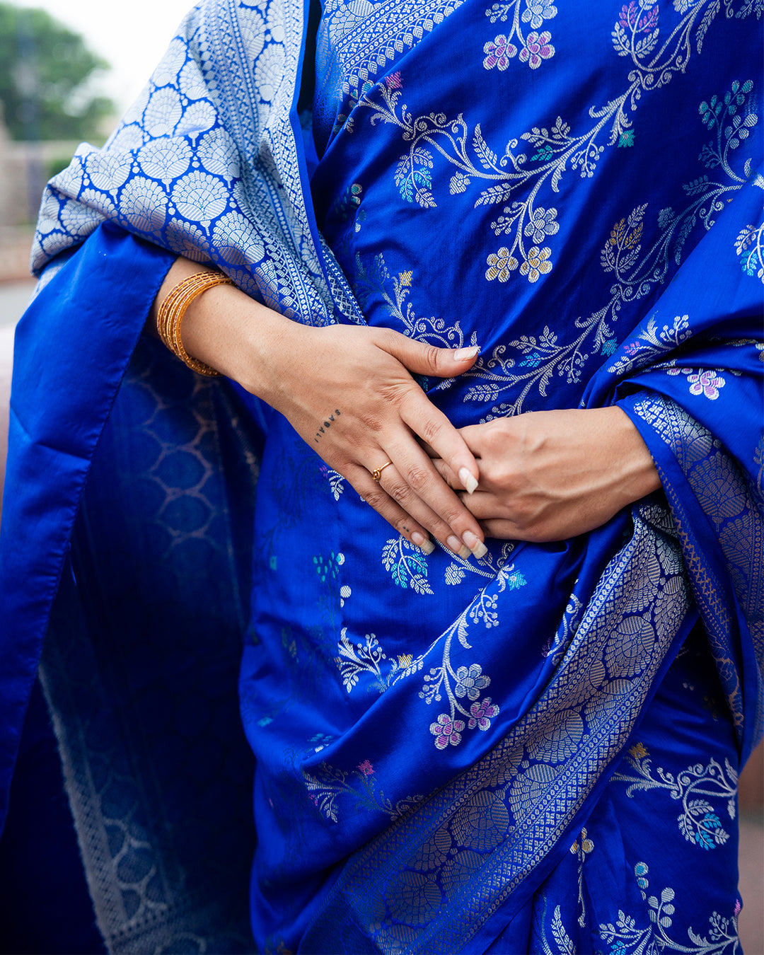 Royal Blue Pure Banarasi Saree with Ornate Lustrous Floral Blooming Motifs