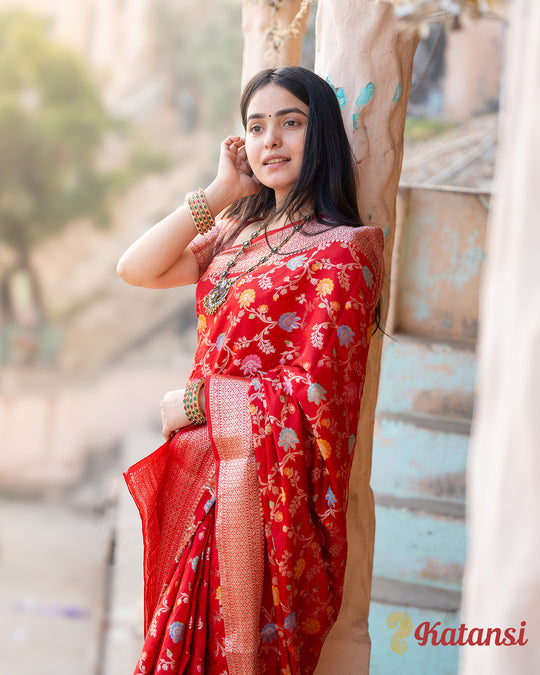 Radiant Red Banarasi Silk Saree with Opulent Real Zari Embellishments and Graceful Floral Motifs