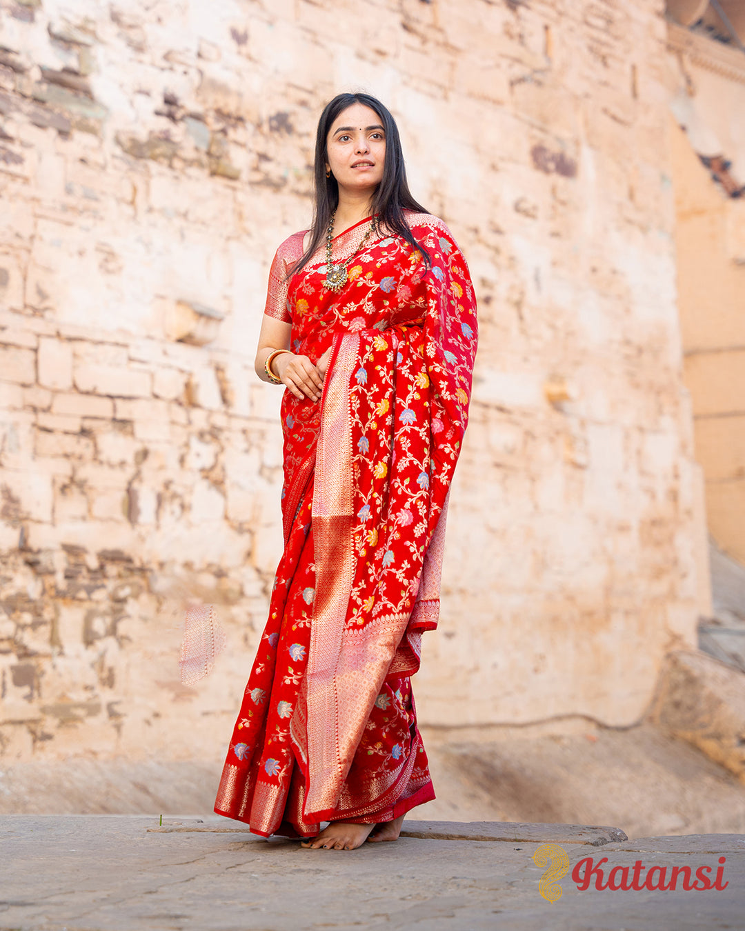 Radiant Red Banarasi Silk Saree with Opulent Real Zari Embellishments and Graceful Floral Motifs