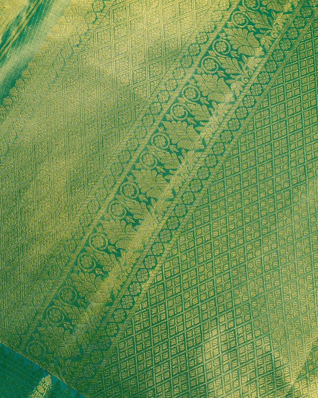 Green Pure Kanjivaram Saree with Floral Jaal, Fine Zari and Rich Border - katansi