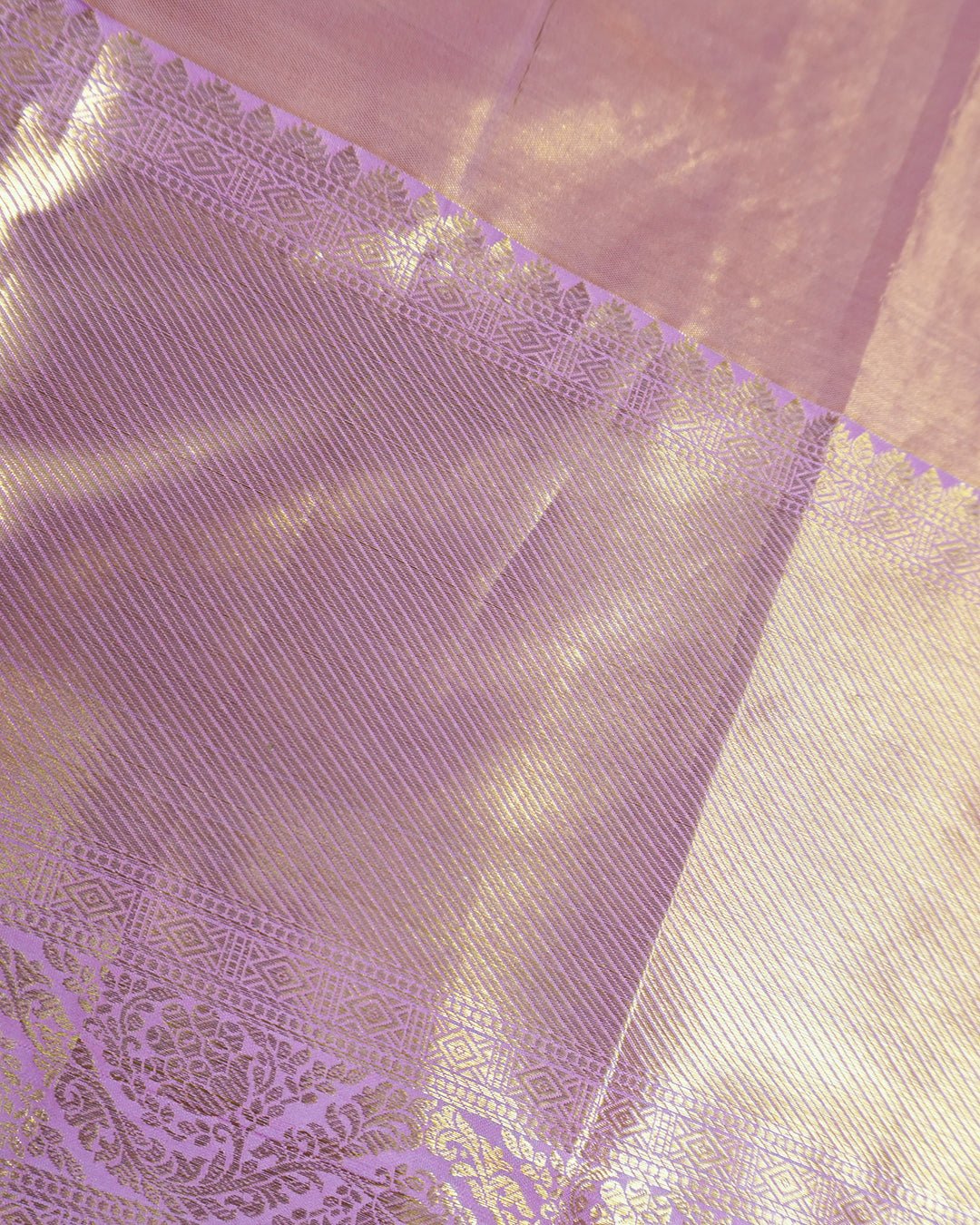 Orchid Mauve Pure Kanjivaram Saree with Intricate Floral Weaving - katansi