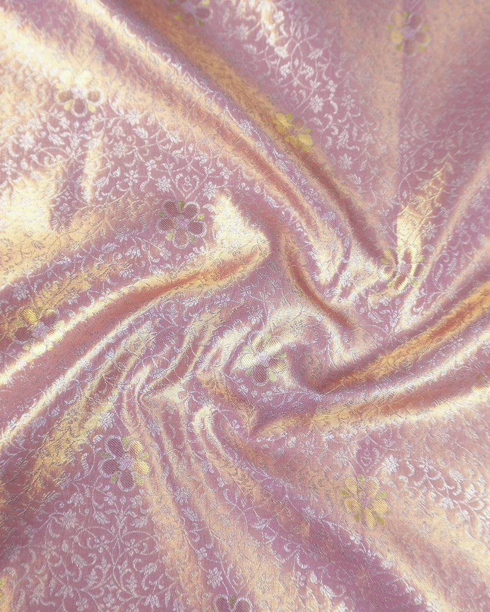 Orchid Mauve Pure Kanjivaram Saree with Intricate Floral Weaving - katansi