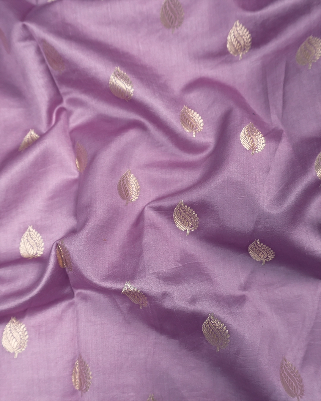 Light Purple Pure Banarasi Saree with Minimal Buti Weaves – katansi