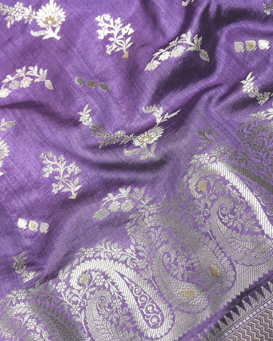 Lavender Purple Pure Banarasi Saree with Floral Bouquet Weaves