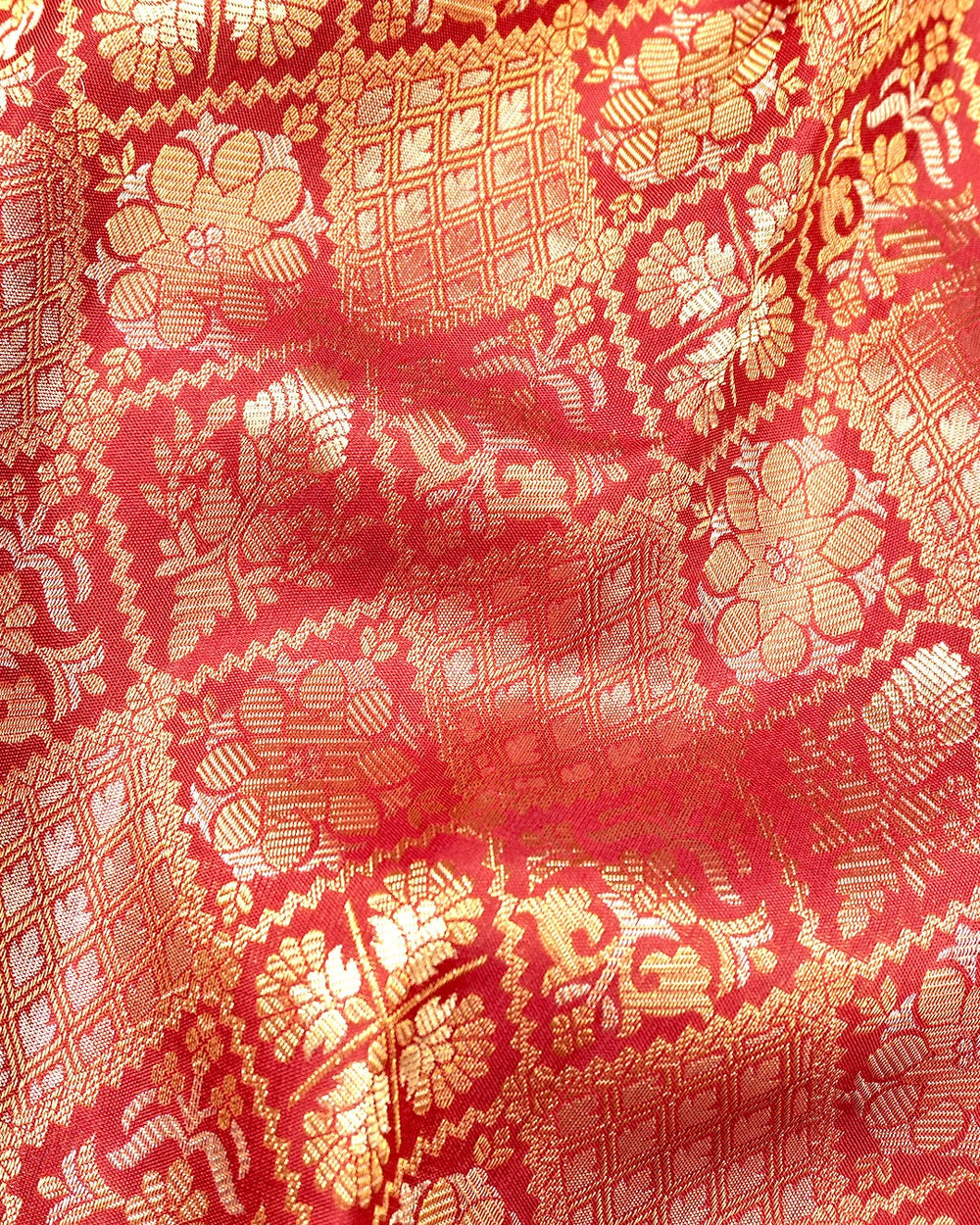 Red Pure Kanjivaram Saree with Diamond Floral Jaal Weaves & Grand Broad Border