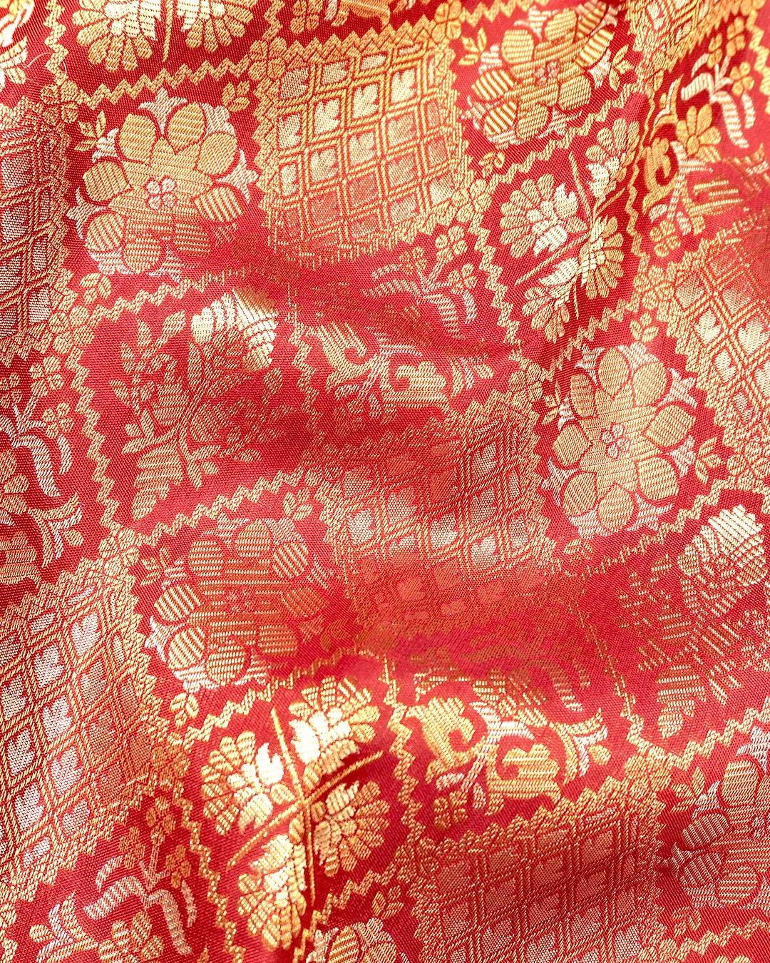 Red Pure Kanjivaram Saree with Diamond Floral Jaal Weaves & Grand Broad Border