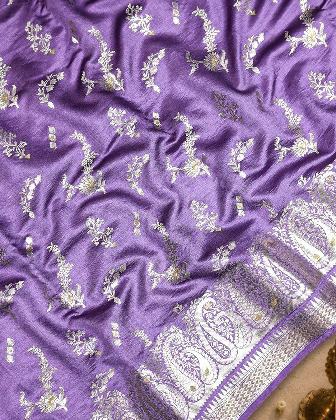 Lavender Purple Pure Banarasi Saree with Floral Bouquet Weaves