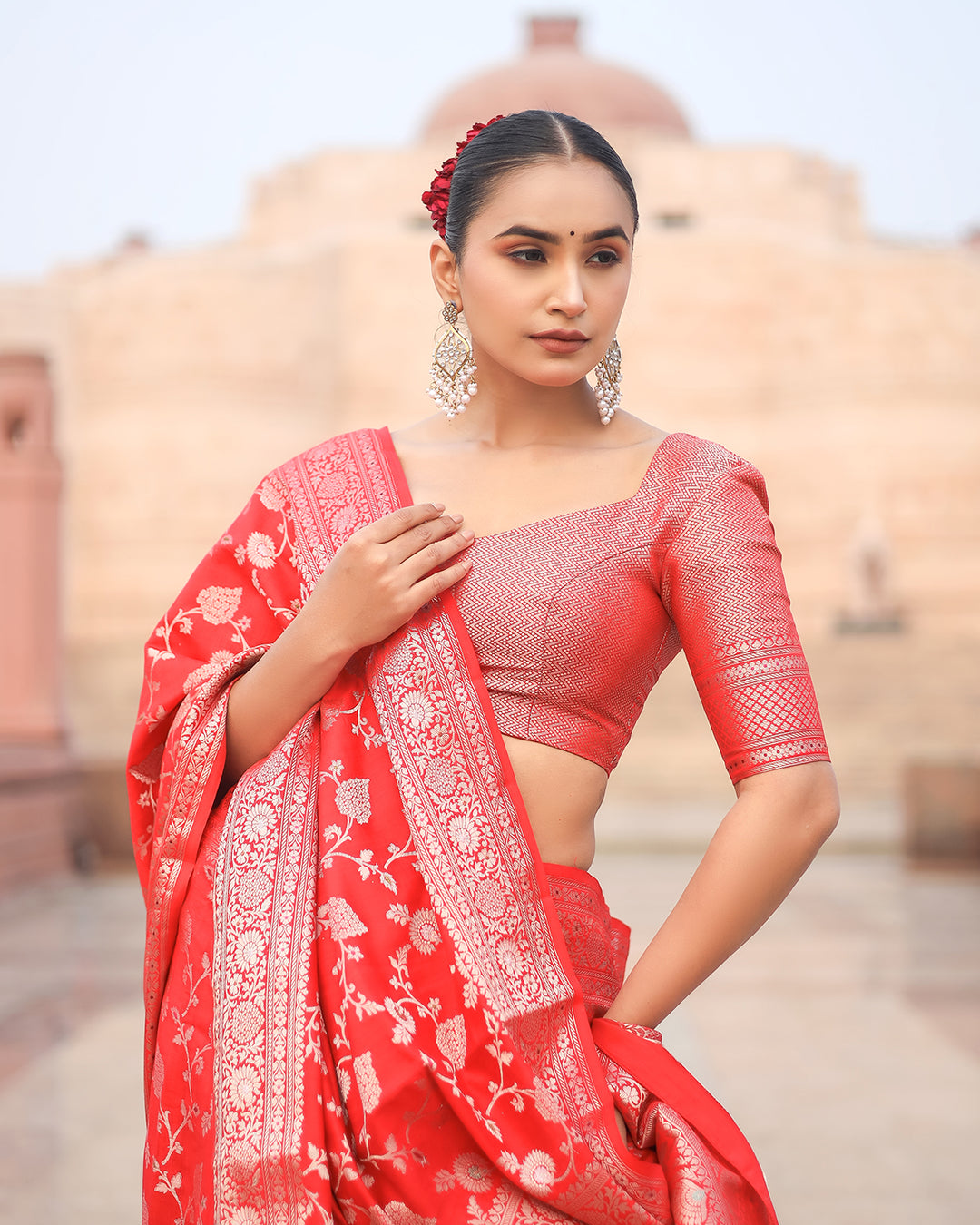 Red Elegance Pure Banarasi Silk Saree with Exquisite Zari Detailing and Craftsmanship