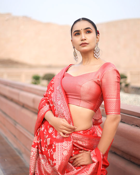 Red Elegance Pure Banarasi Silk Saree with Exquisite Zari Detailing and Craftsmanship