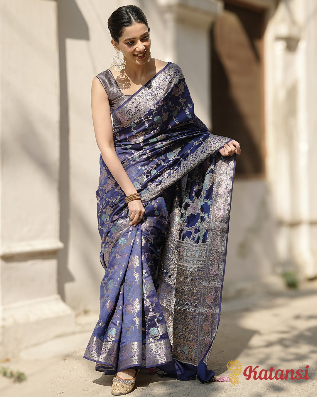 Royal Midnight Blue Banarasi Silk Saree with Intricate Real Zari Work and Timeless Floral Patterns