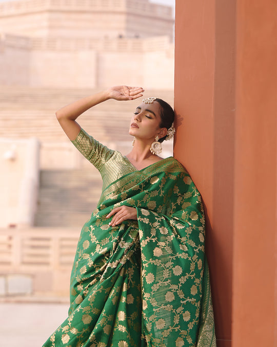 Emerald Dark Green Pure Banarasi Jangla Saree with Royal Handloom Details and Regal Floral Accents