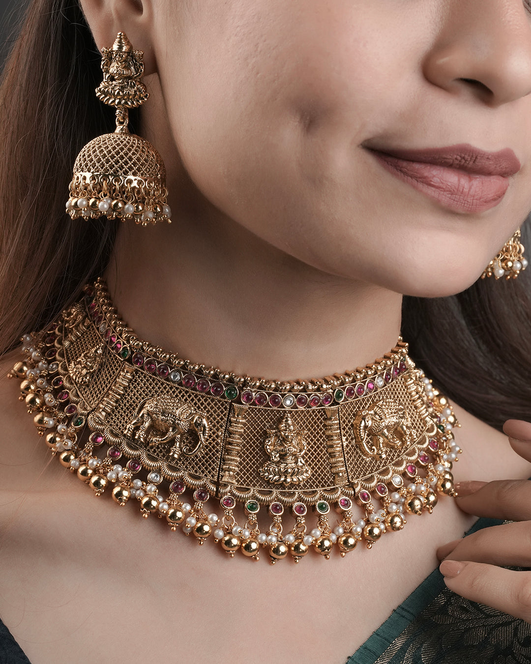 Exquisite Traditional Gold Choker Necklace with Matching Jhumka Earrings