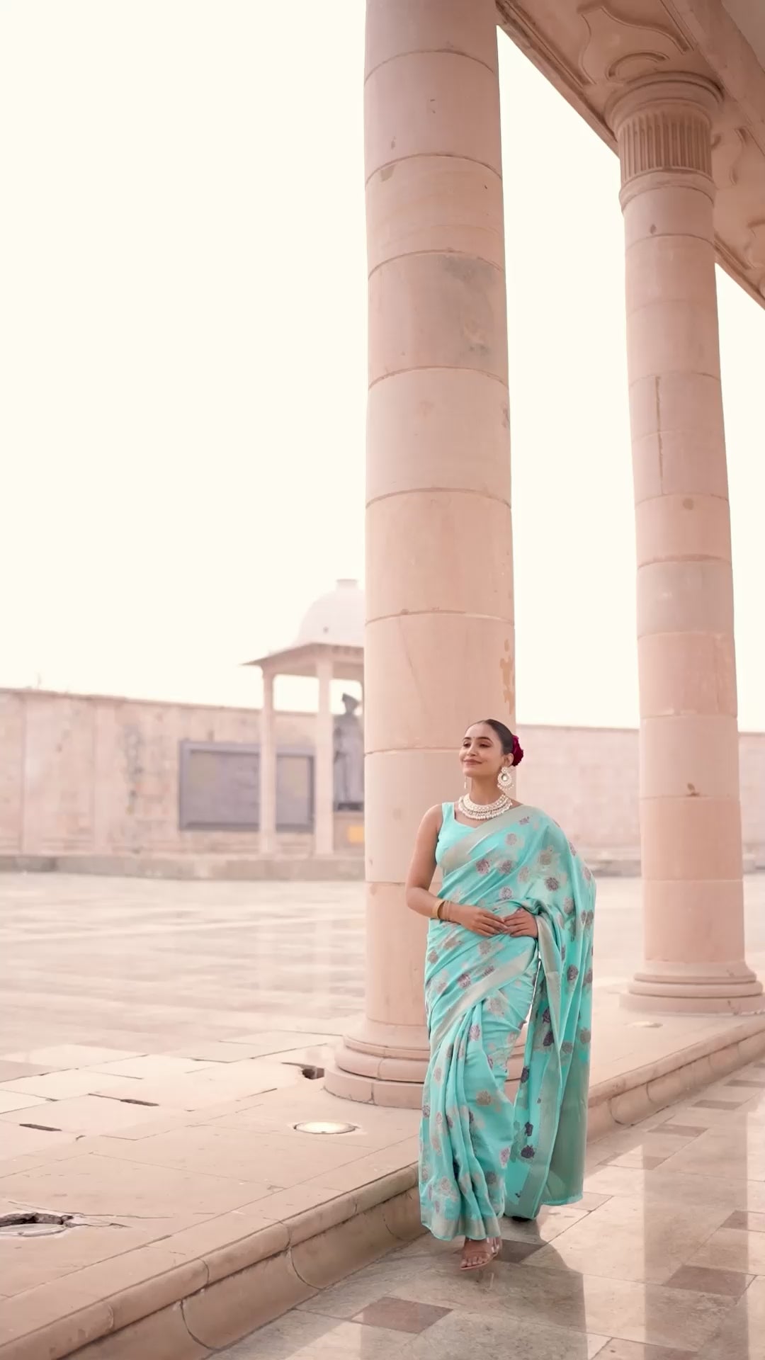 Heavenly Sea Blue Pure Banarasi Silk Saree with Elegant Zari Craftsmanship and Handwoven Floral Accents